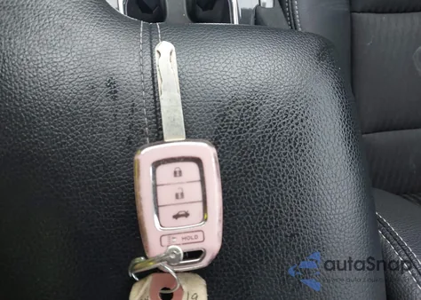 2017 Honda Accord Sport z USA, uszkodzony, nr VIN 1HGCR2F53HA252639